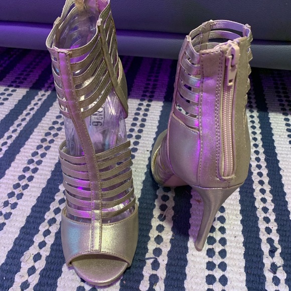MixNo6 metallic gold strapy heels size 8.5 - Picture 2 of 5